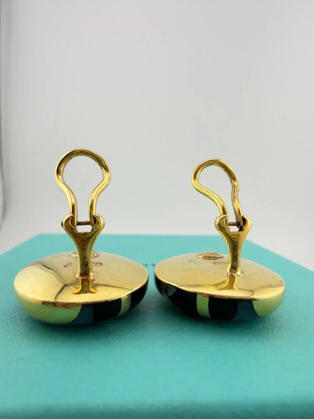 Tiffany & Co. 18k Mother of Pearl Onyx Geometric Clip Earrings Vintage 25g Gold